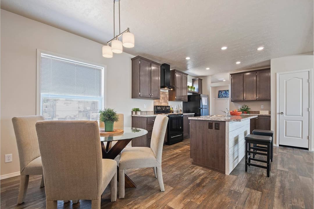 On sale now up to $10,000 off / dreamworks dw-4483b interior home features