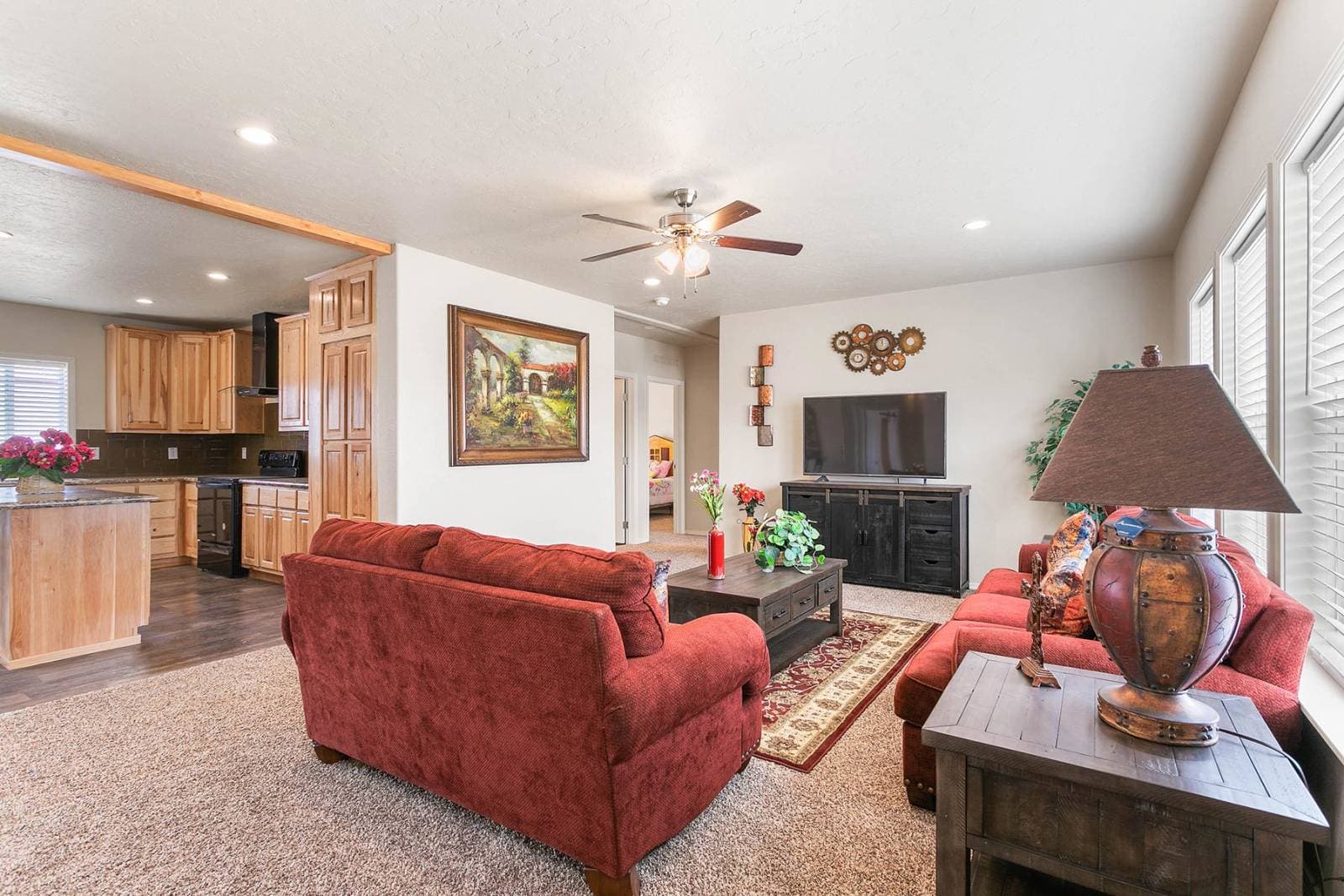 Hidden creek estates / hc6523pxl living room home features