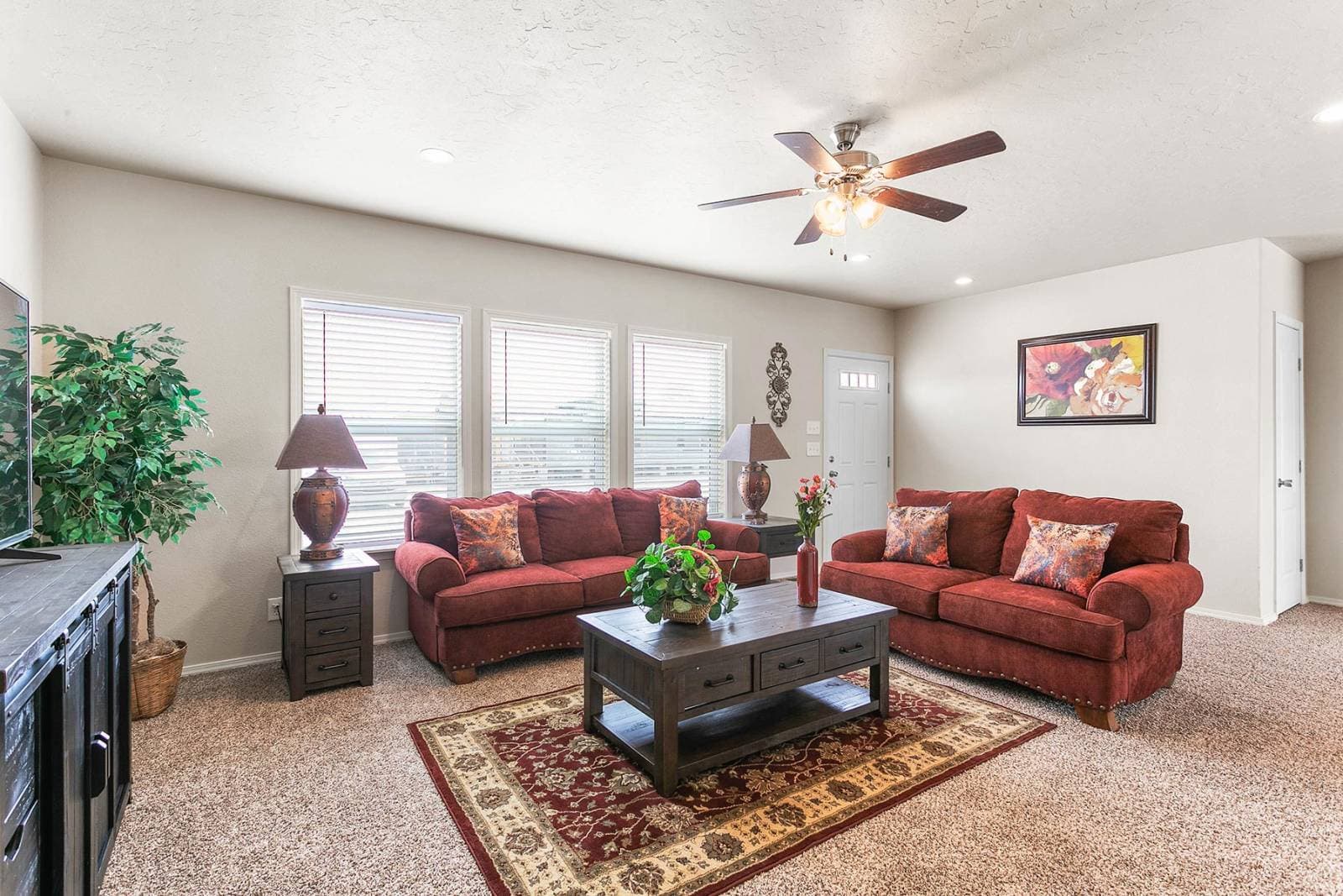 Hidden creek estates / hc6523pxl living room home features