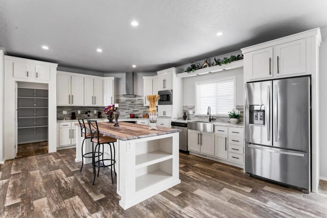 Hidden valley estates / hv6663m kitchen home features