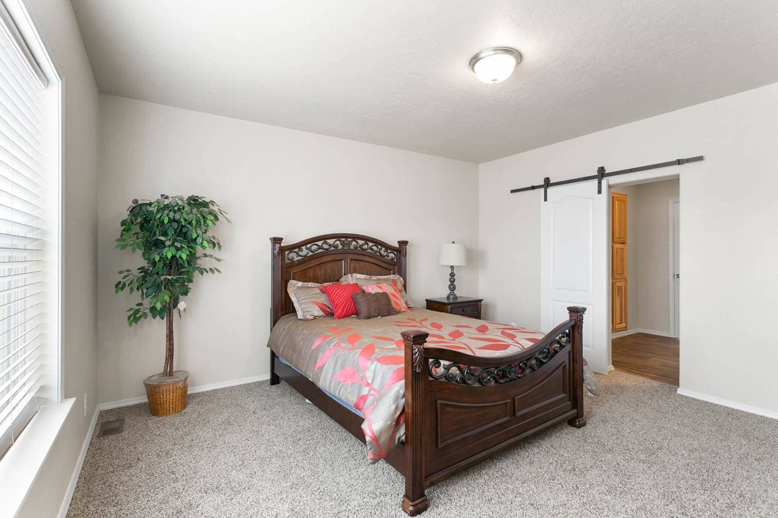 Hidden creek estates / hc6523pxl bedroom home features