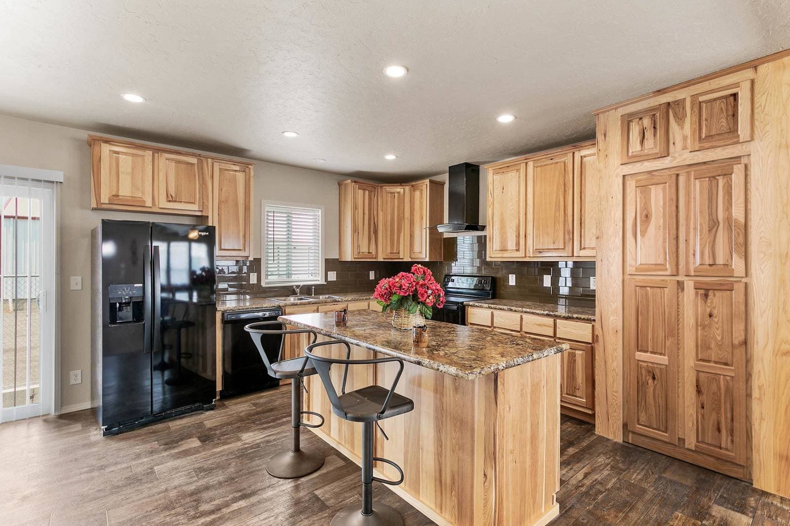 Hidden creek estates / hc6523pxl kitchen home features