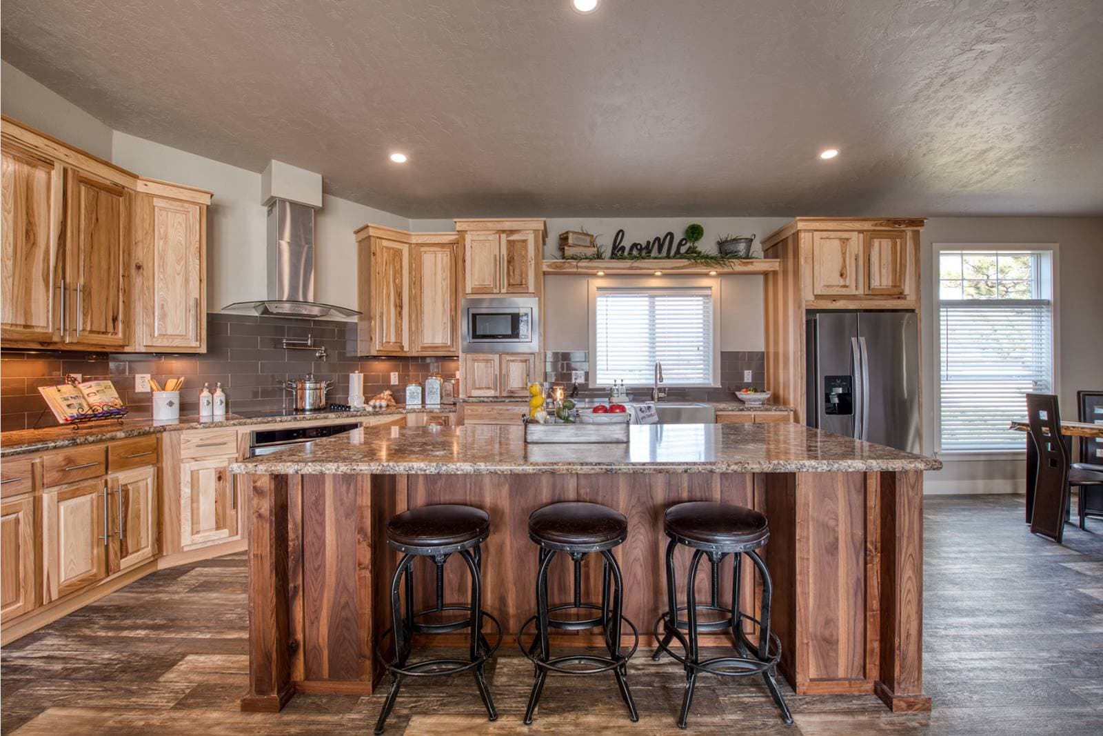 On sale now up to $10,000 off / hidden valley hv6623m kitchen home features