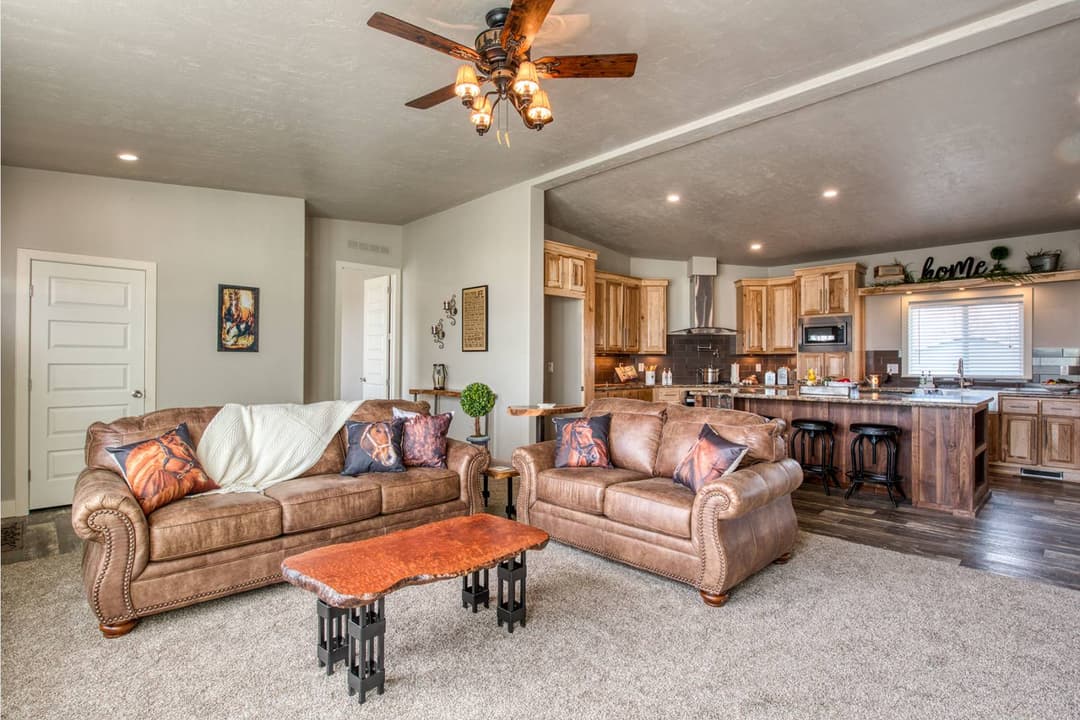 On sale now up to $10,000 off / hidden valley hv6623m interior home features