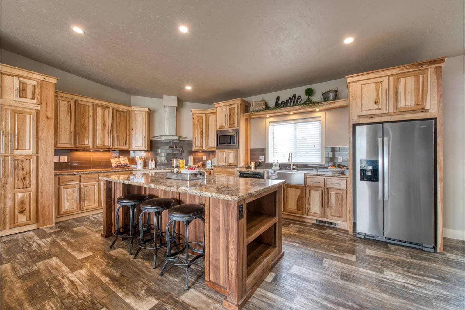 On sale now up to $10,000 off / hidden valley hv6623m kitchen home features