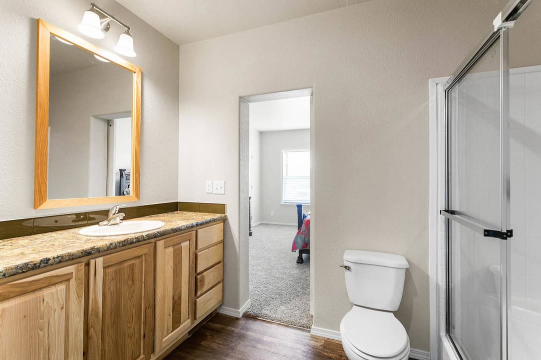 Hidden creek estates / hc6523pxl bathroom home features