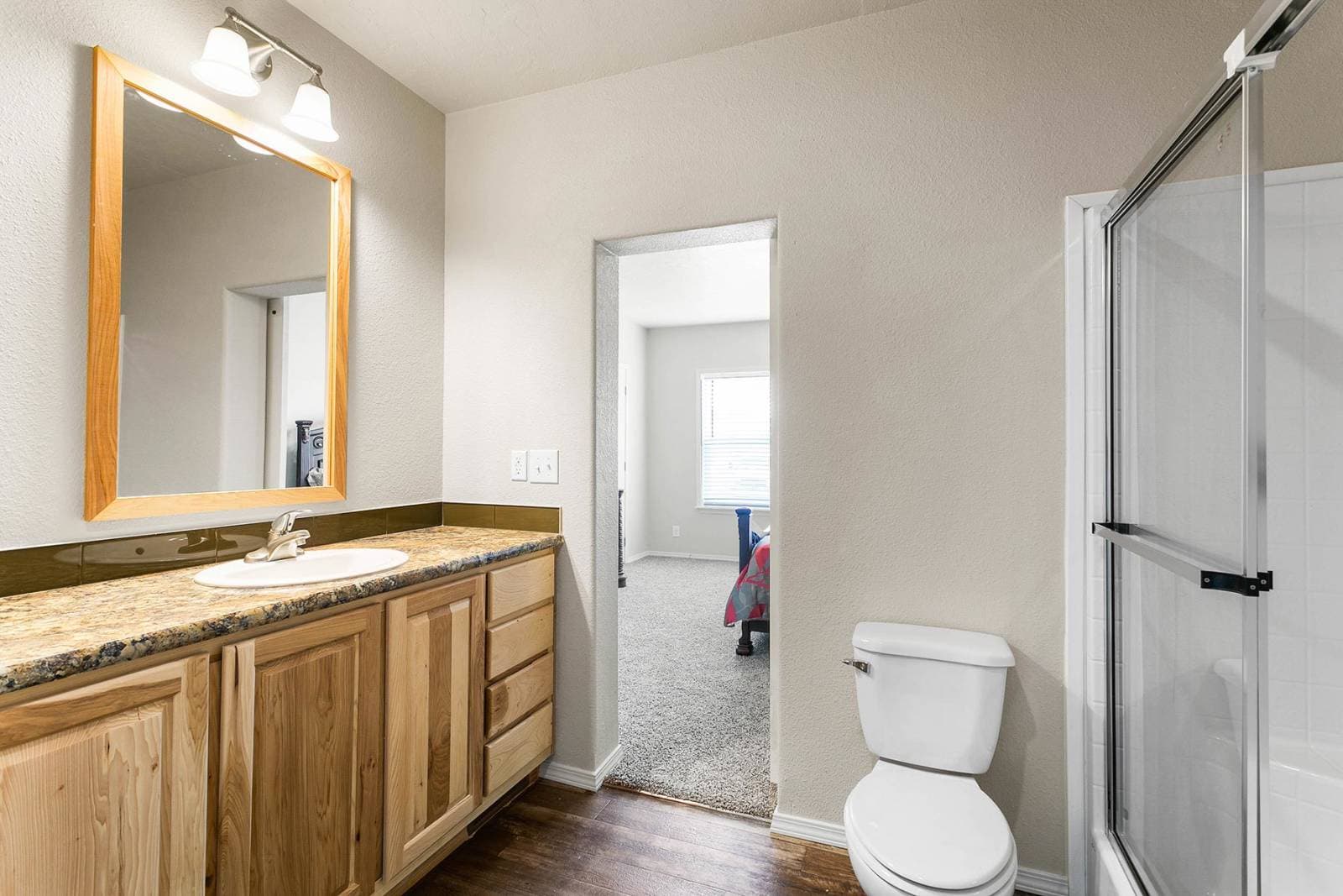 Hidden creek estates / hc6523pxl bathroom home features