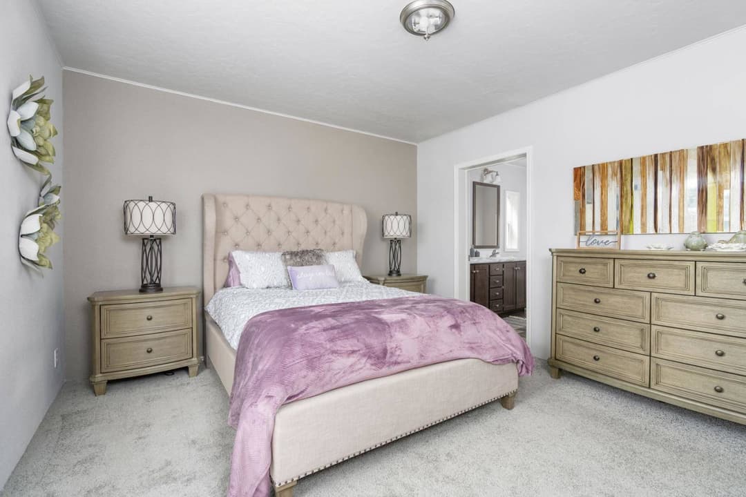 Dreamworks / dw-4603f bedroom home features