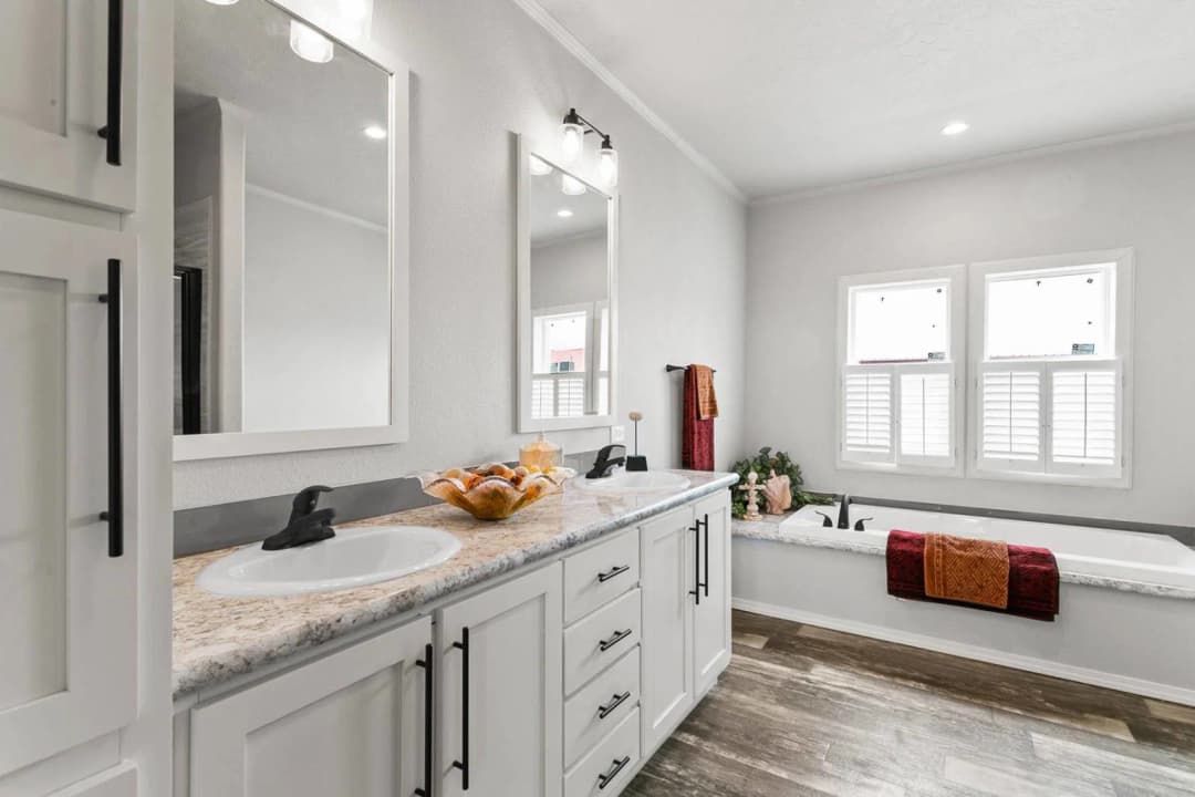 Hidden valley estates / hv6663m bathroom home features