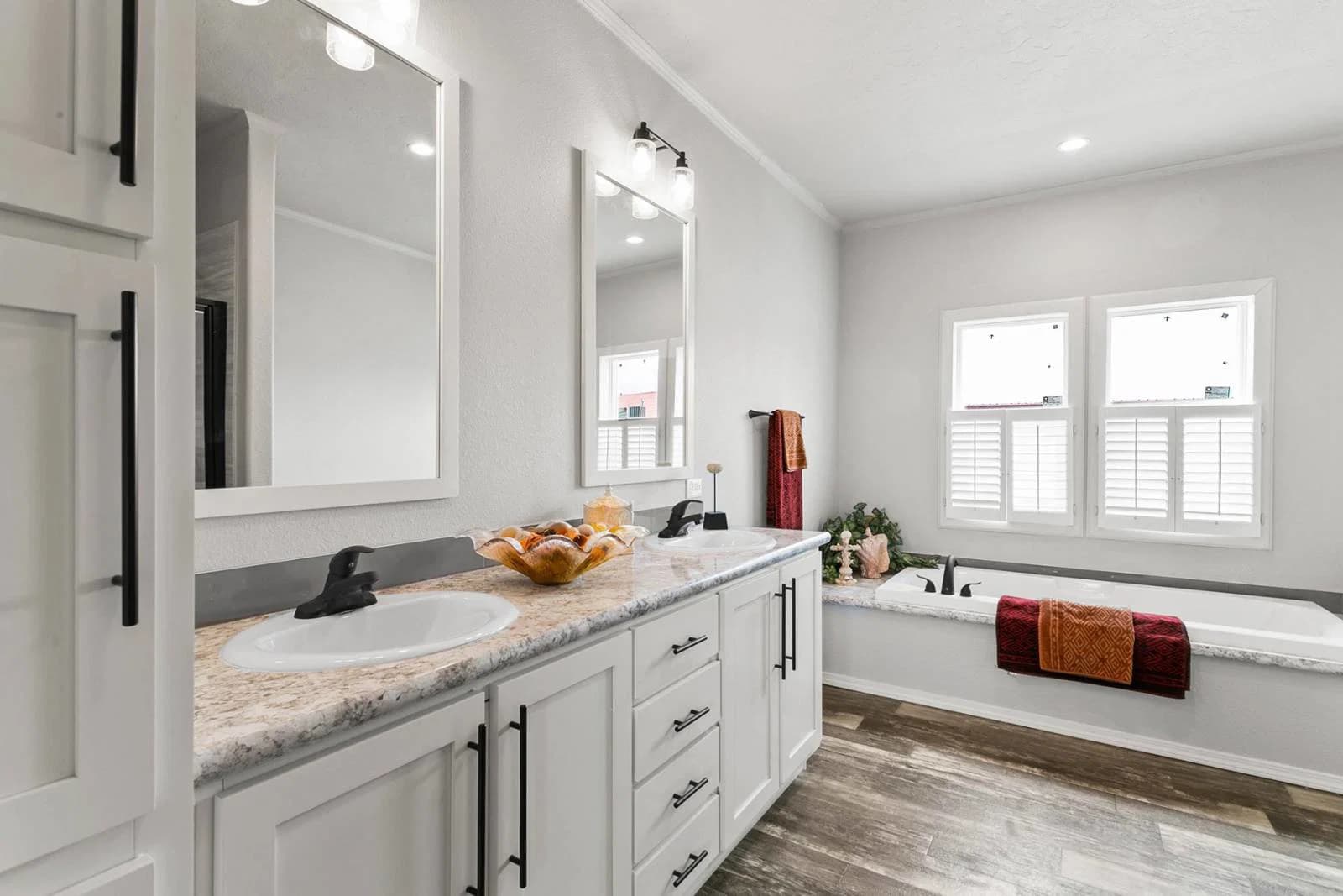 Hidden valley estates / hv6663m bathroom home features