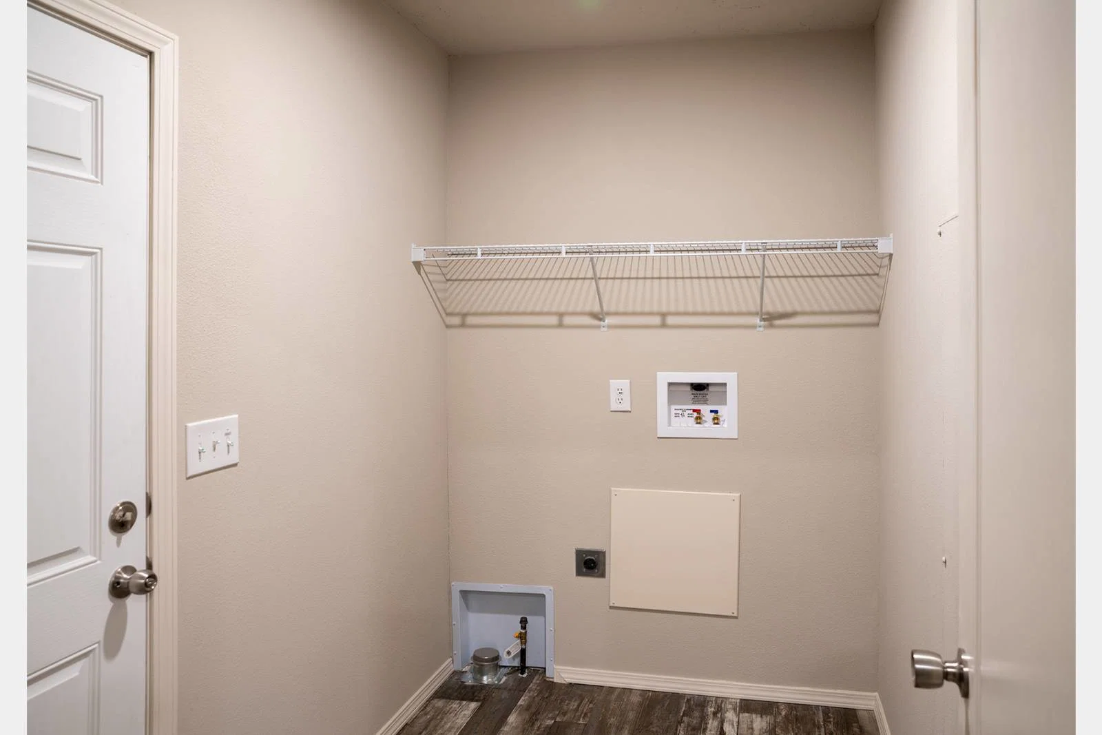 On sale now up to $10,000 off / dreamworks dw-4483b  home features