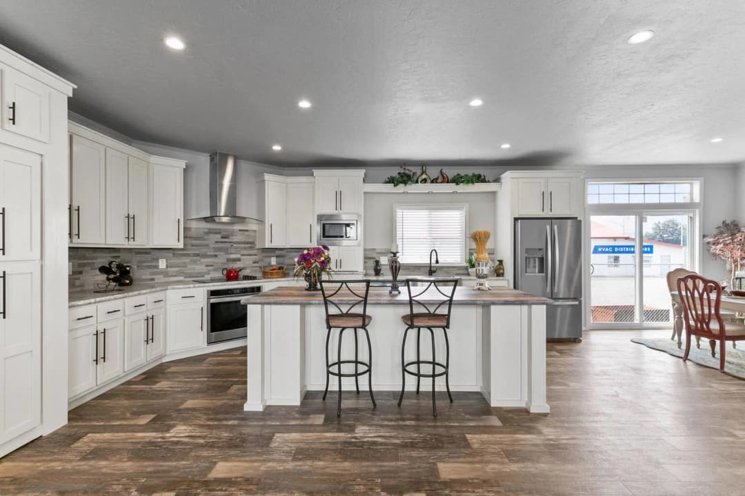 Hidden valley estates / hv6663m kitchen home features