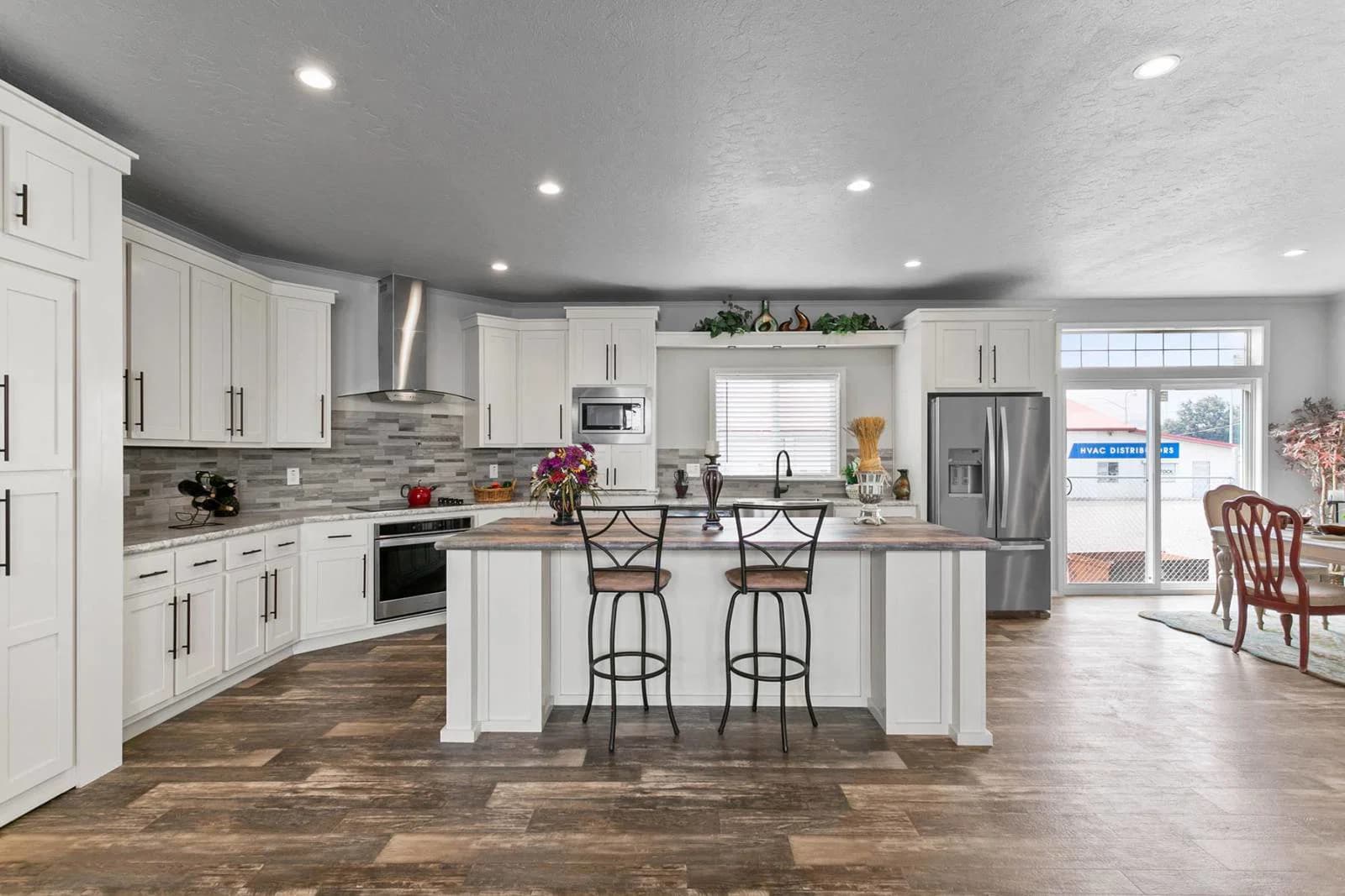 Hidden valley estates / hv6663m kitchen home features