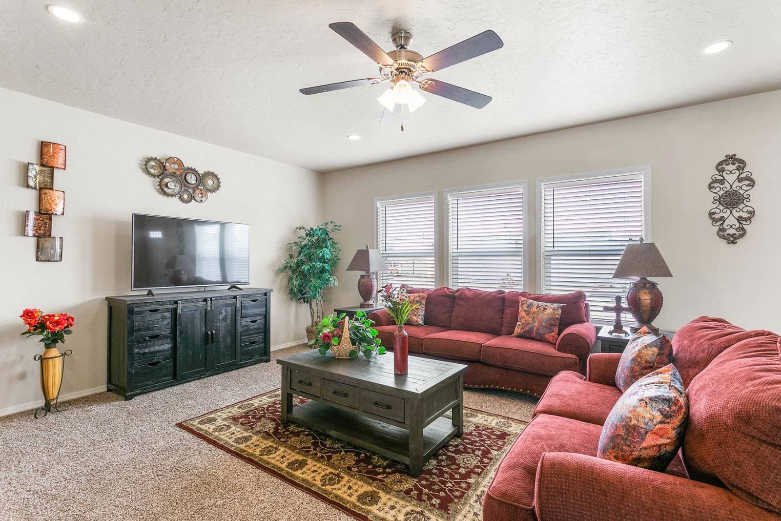 Hidden creek estates / hc6523pxl living room home features