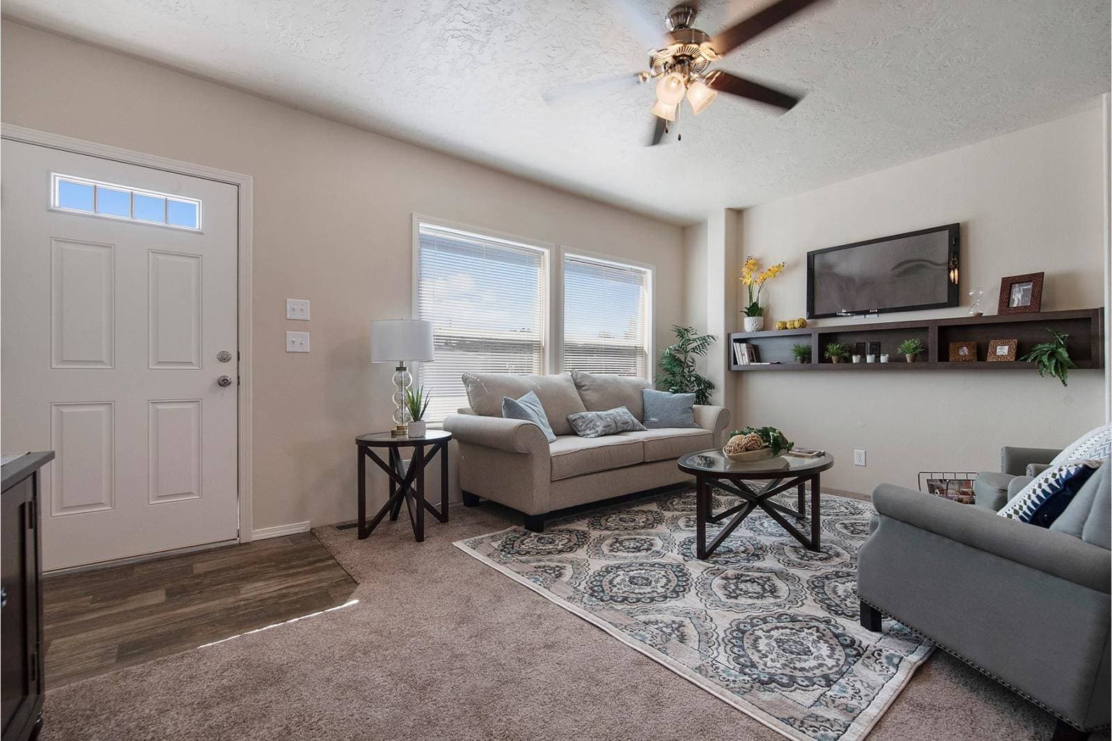 On sale now up to $10,000 off / dreamworks dw-4483b living room home features