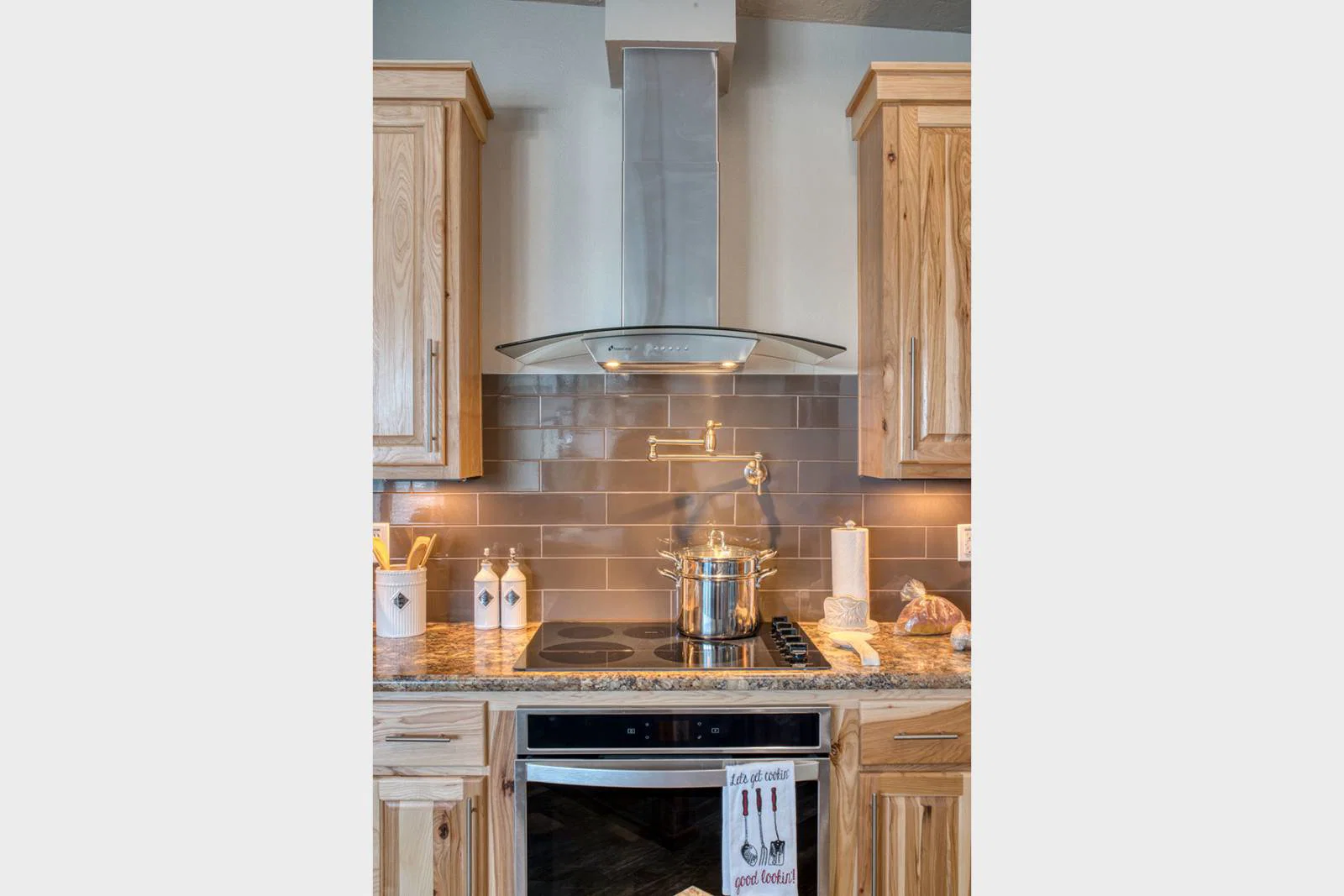 On sale now up to $10,000 off / hidden valley hv6623m kitchen home features