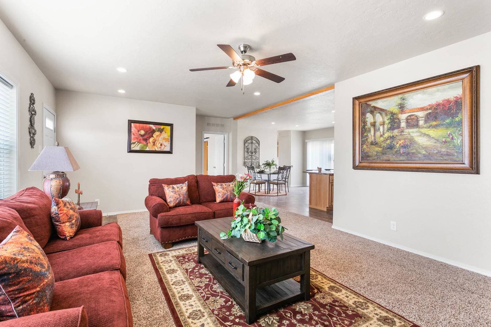 Hidden creek estates / hc6523pxl living room home features