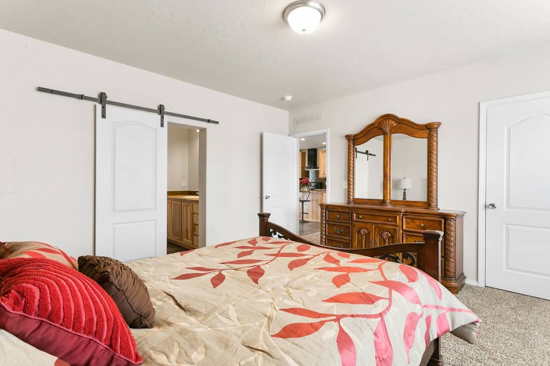 Hidden creek estates / hc6523pxl bedroom home features