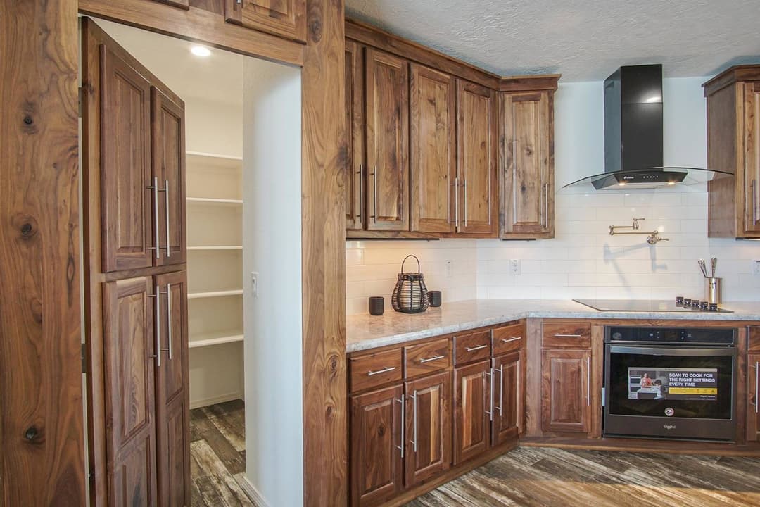 Hidden valley estates / hv6663m kitchen home features