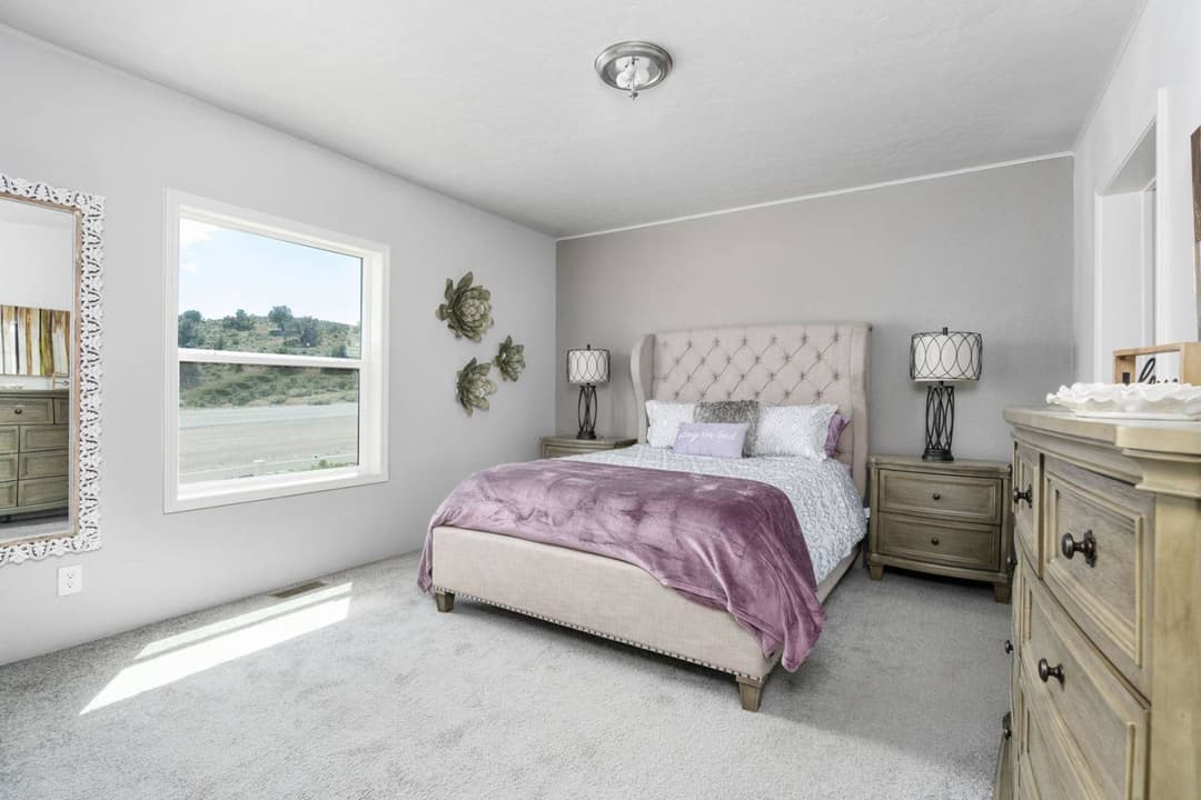 Dreamworks / dw-4603f bedroom home features