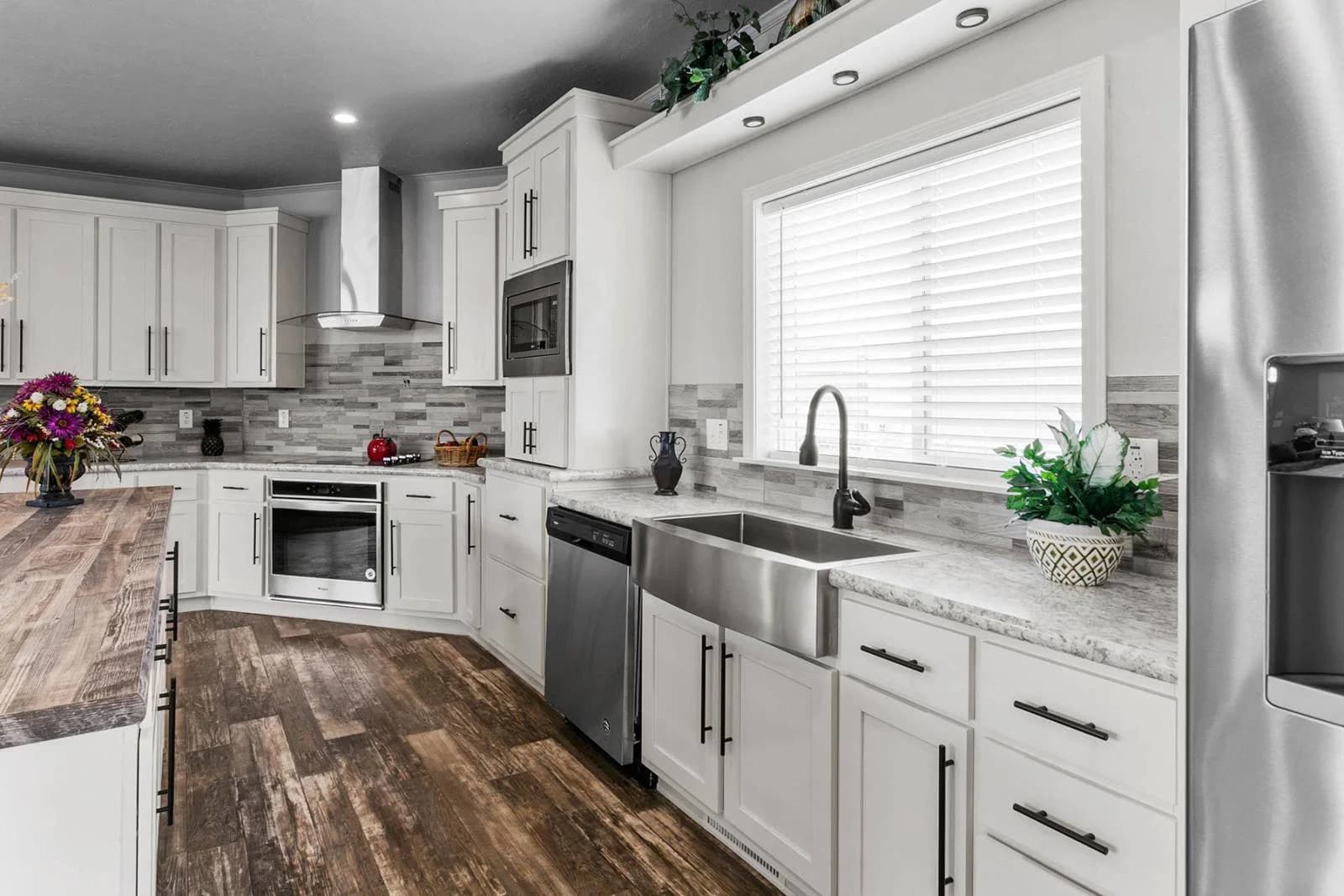Hidden valley estates / hv6663m kitchen home features