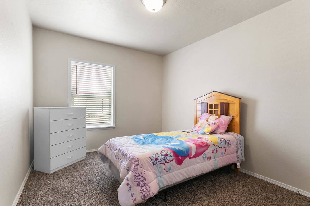 Hidden creek estates / hc6523pxl bedroom home features