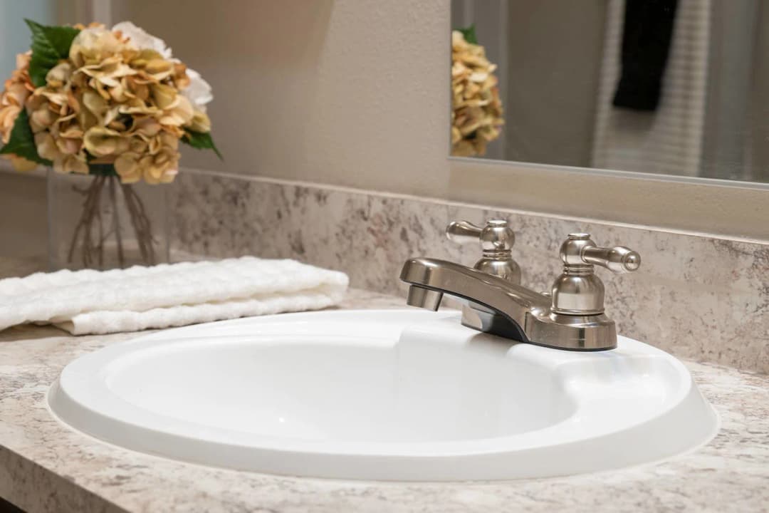 On sale now up to $10,000 off / dreamworks dw-4483b bathroom home features
