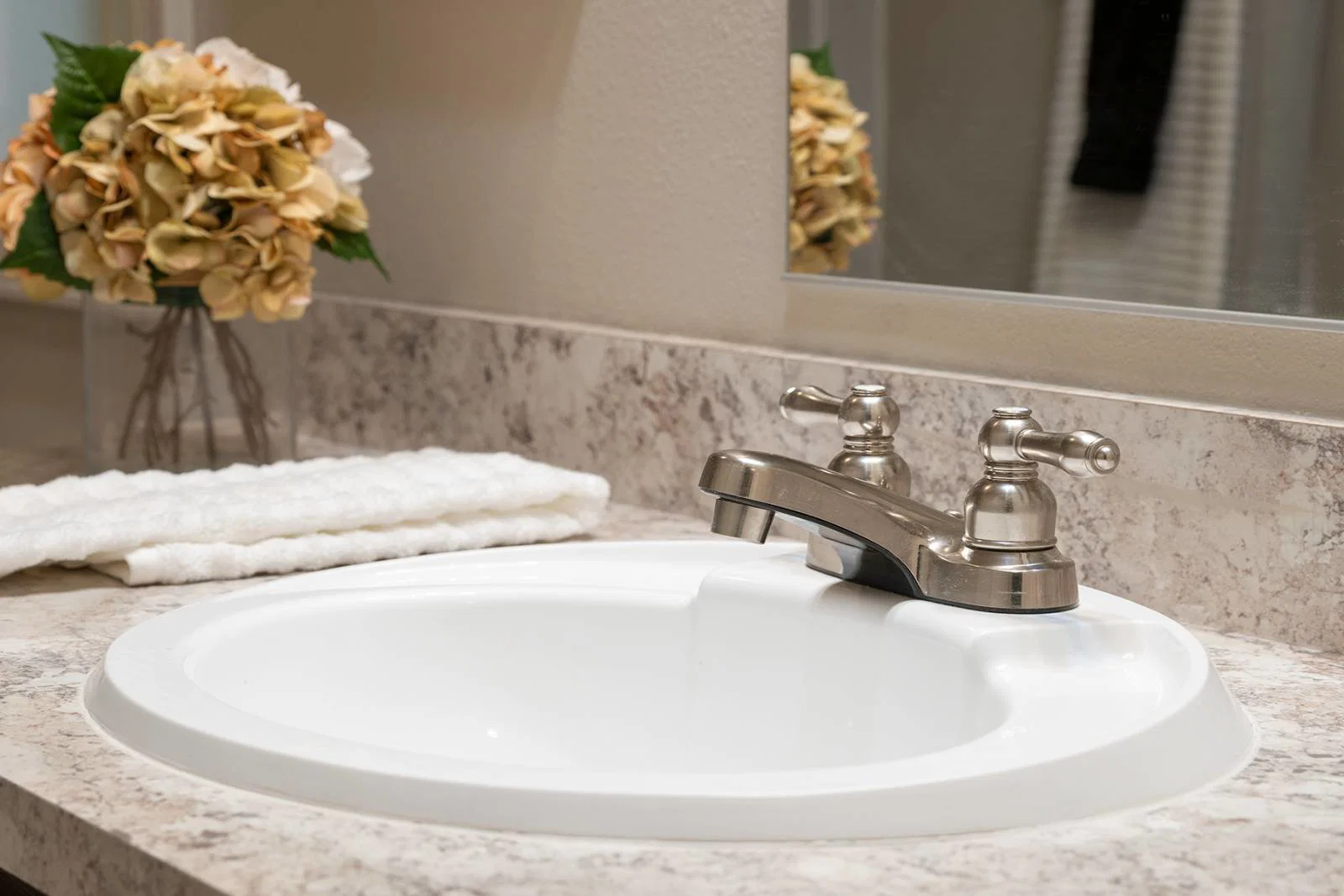 On sale now up to $10,000 off / dreamworks dw-4483b bathroom home features