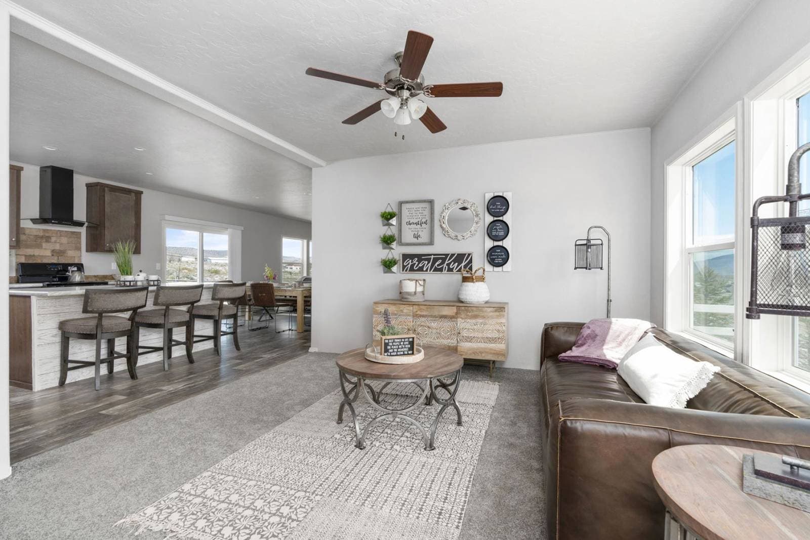 Dreamworks / dw-4603f living room home features