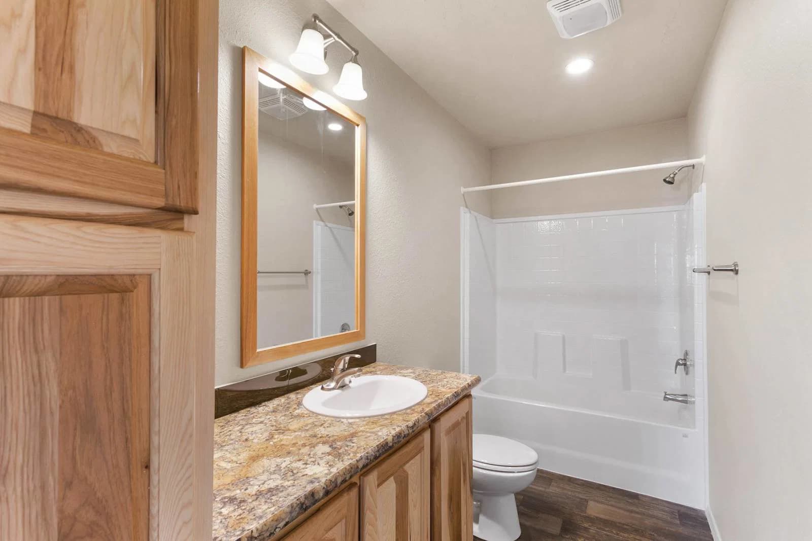 Hidden creek estates / hc6523pxl bathroom home features