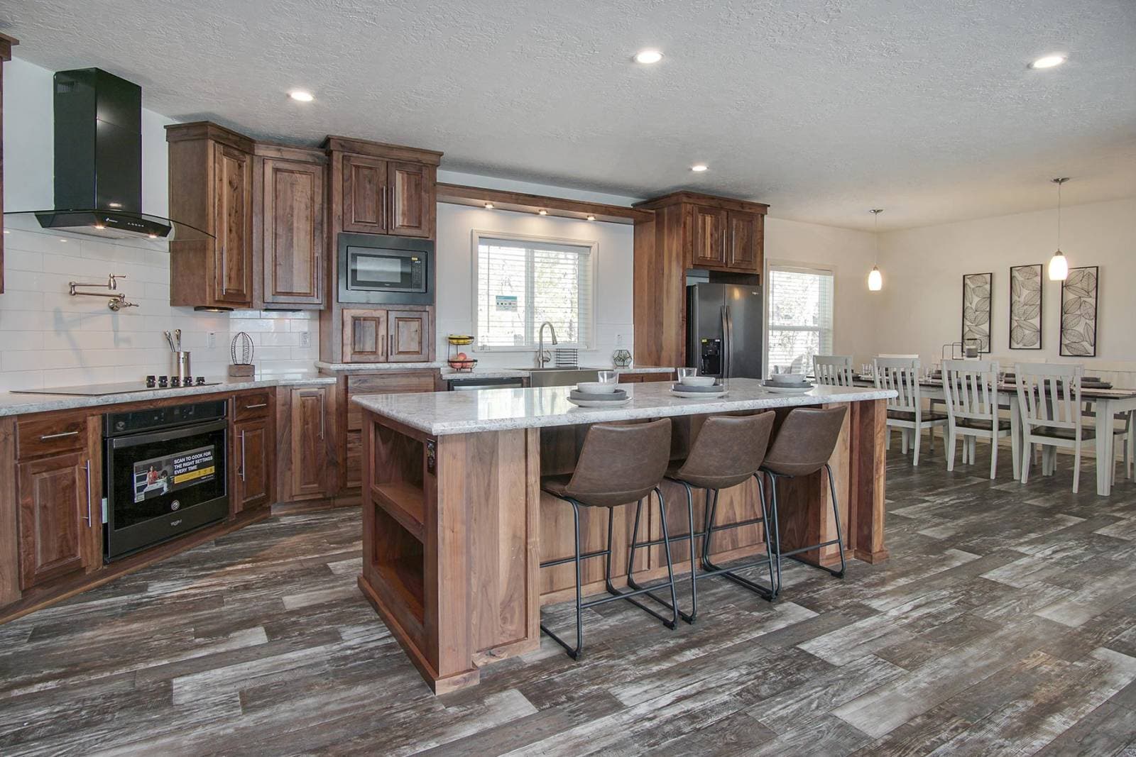 Hidden valley estates / hv6663m kitchen home features