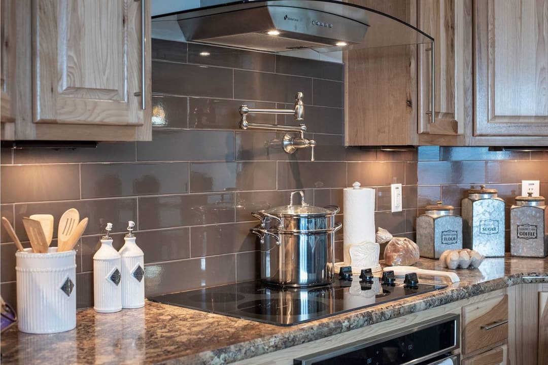 On sale now up to $10,000 off / hidden valley hv6623m kitchen home features
