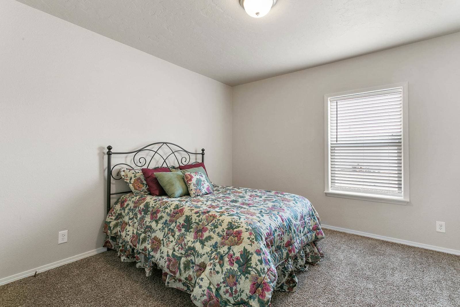 Hidden creek estates / hc6523pxl bedroom home features