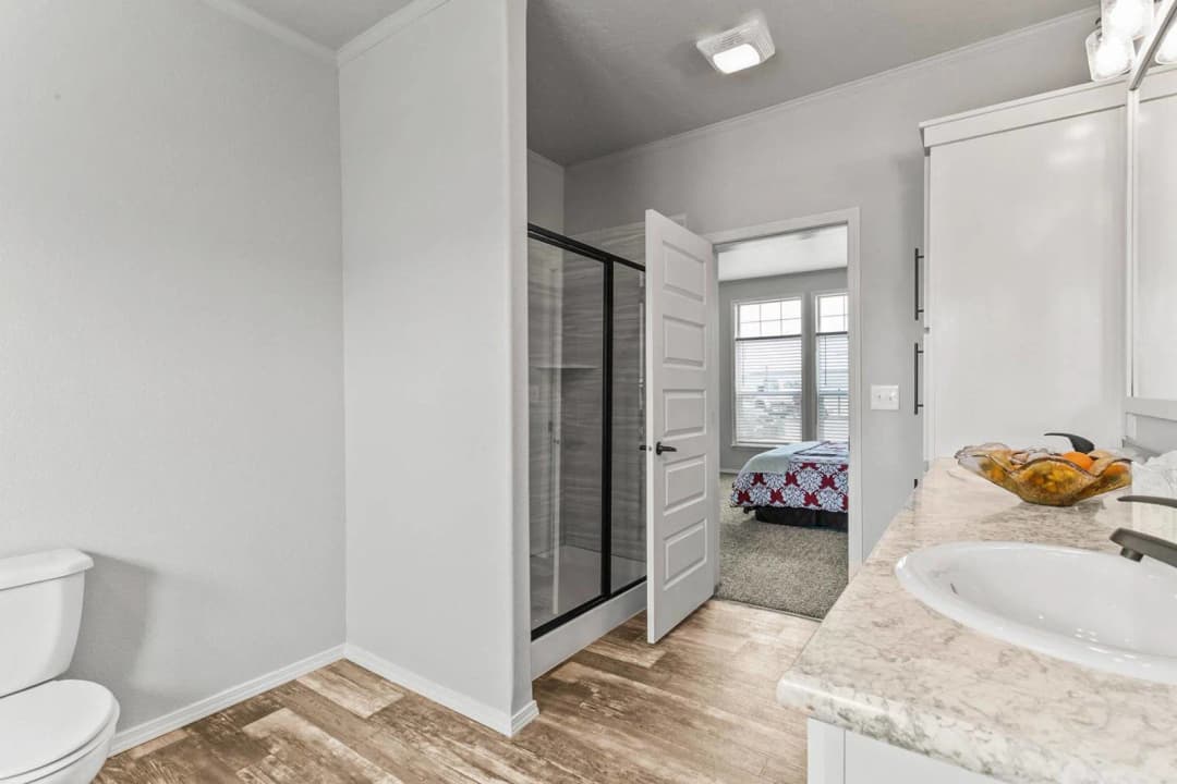 Hidden valley estates / hv6663m bathroom home features
