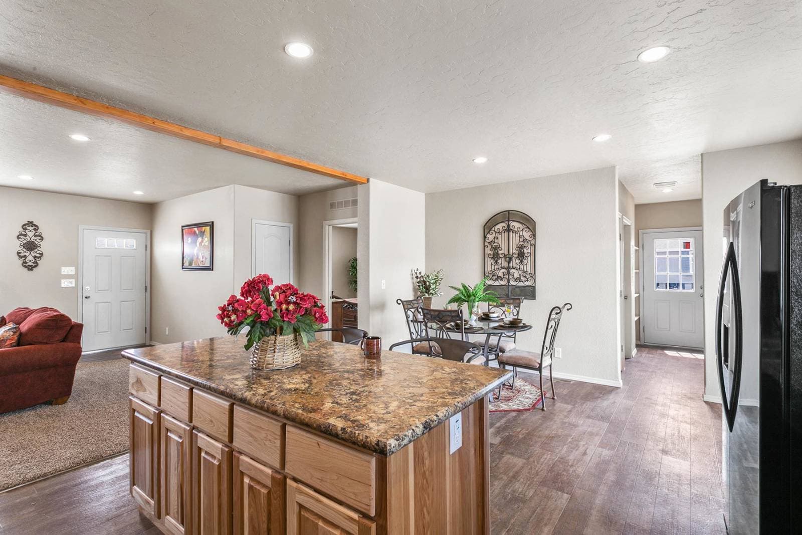 Hidden creek estates / hc6523pxl kitchen home features