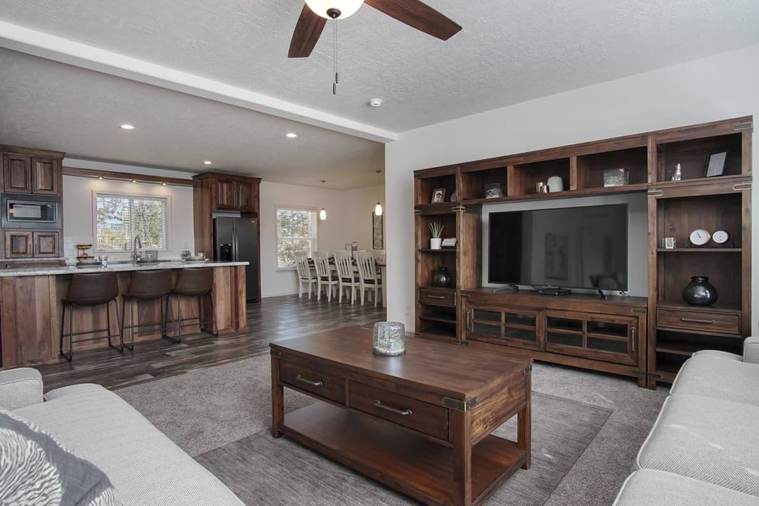 Hidden valley estates / hv6663m interior home features