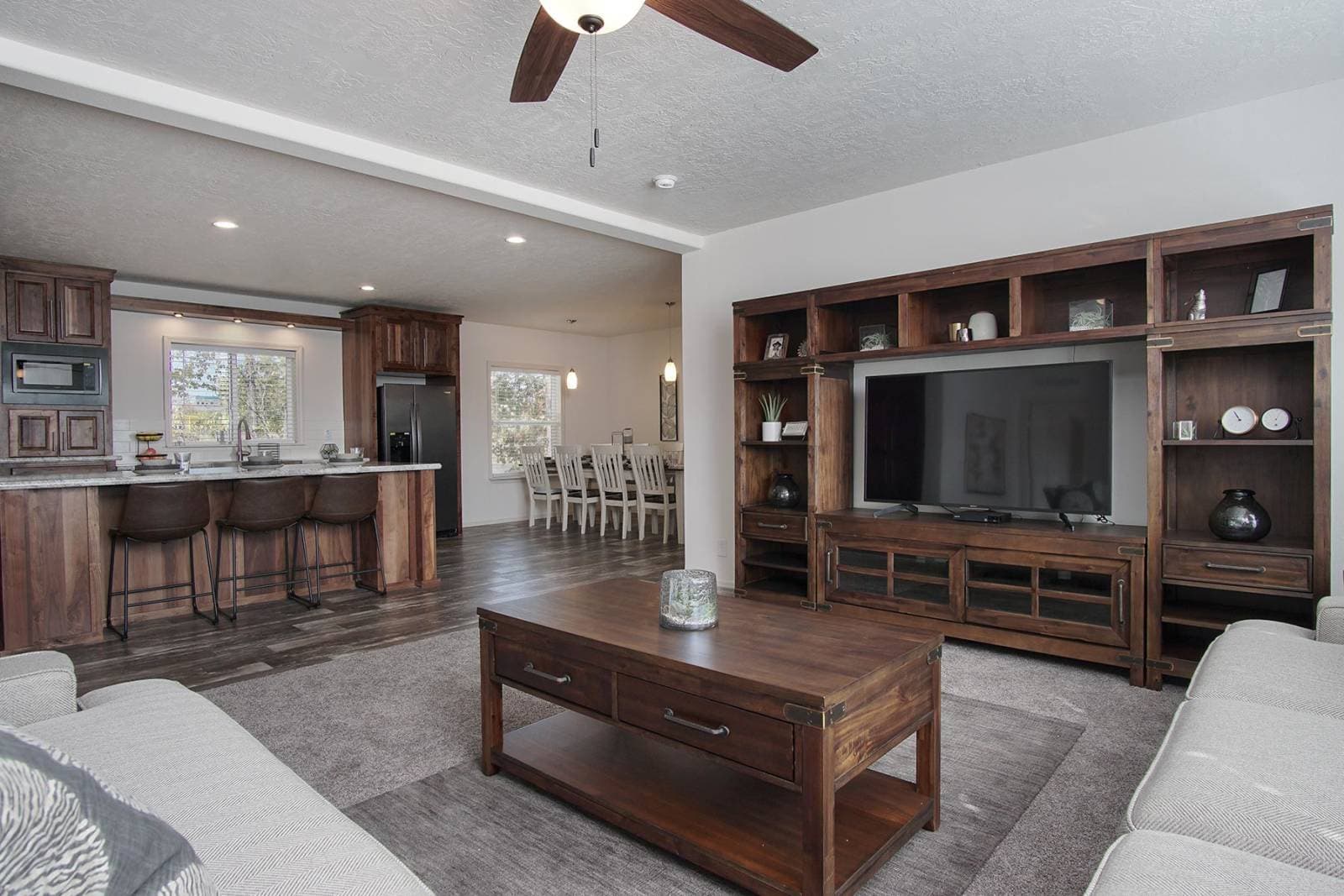 Hidden valley estates / hv6663m interior home features