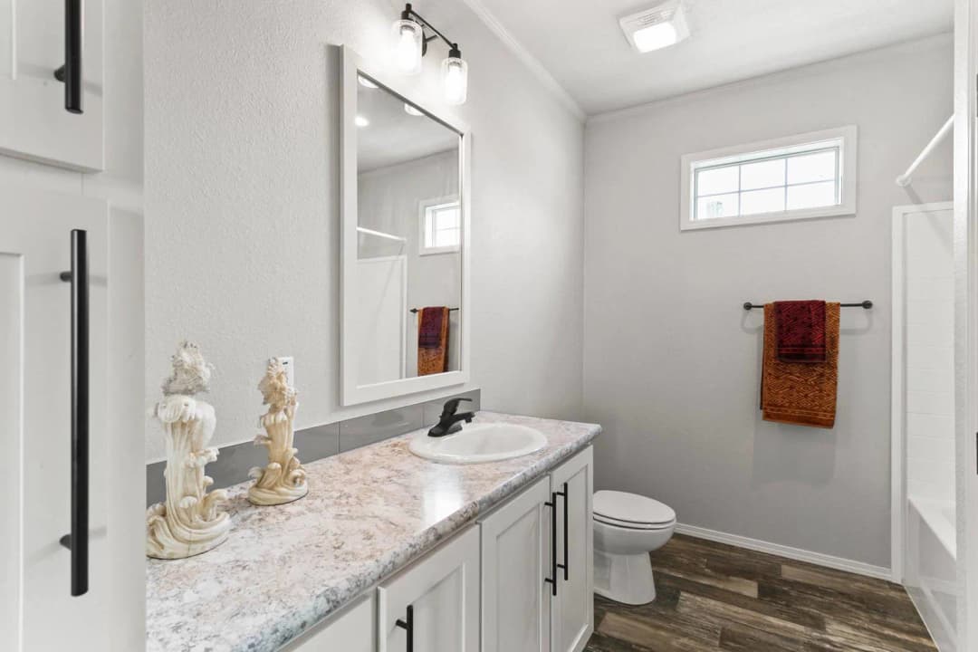 Hidden valley estates / hv6663m bathroom home features