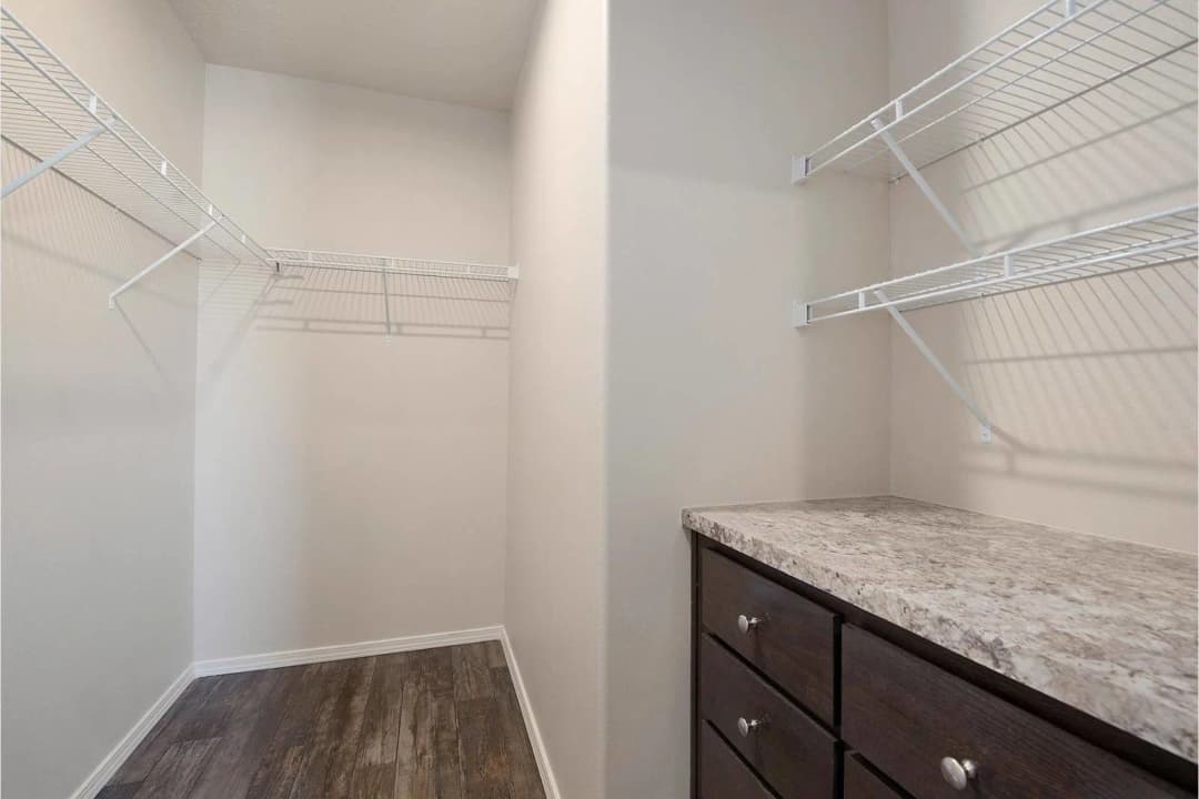 On sale now up to $10,000 off / dreamworks dw-4483b interior home features