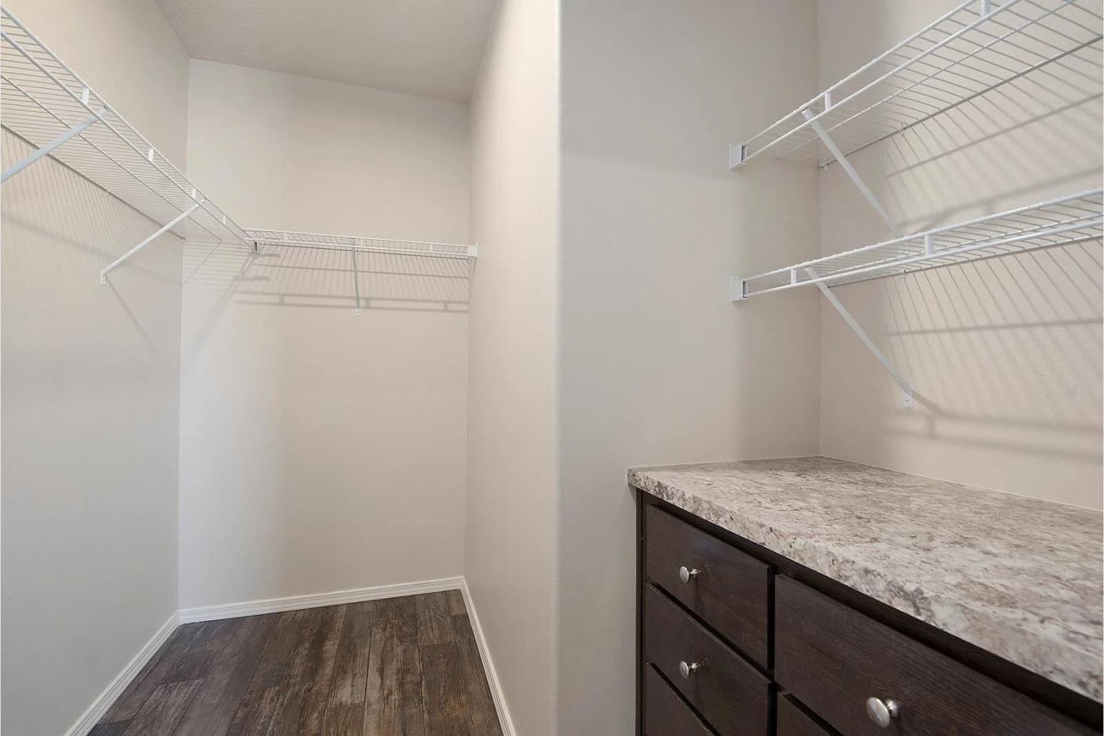 On sale now up to $10,000 off / dreamworks dw-4483b interior home features