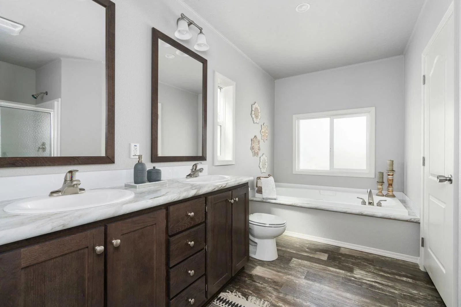 Dreamworks / dw-4603f bathroom home features