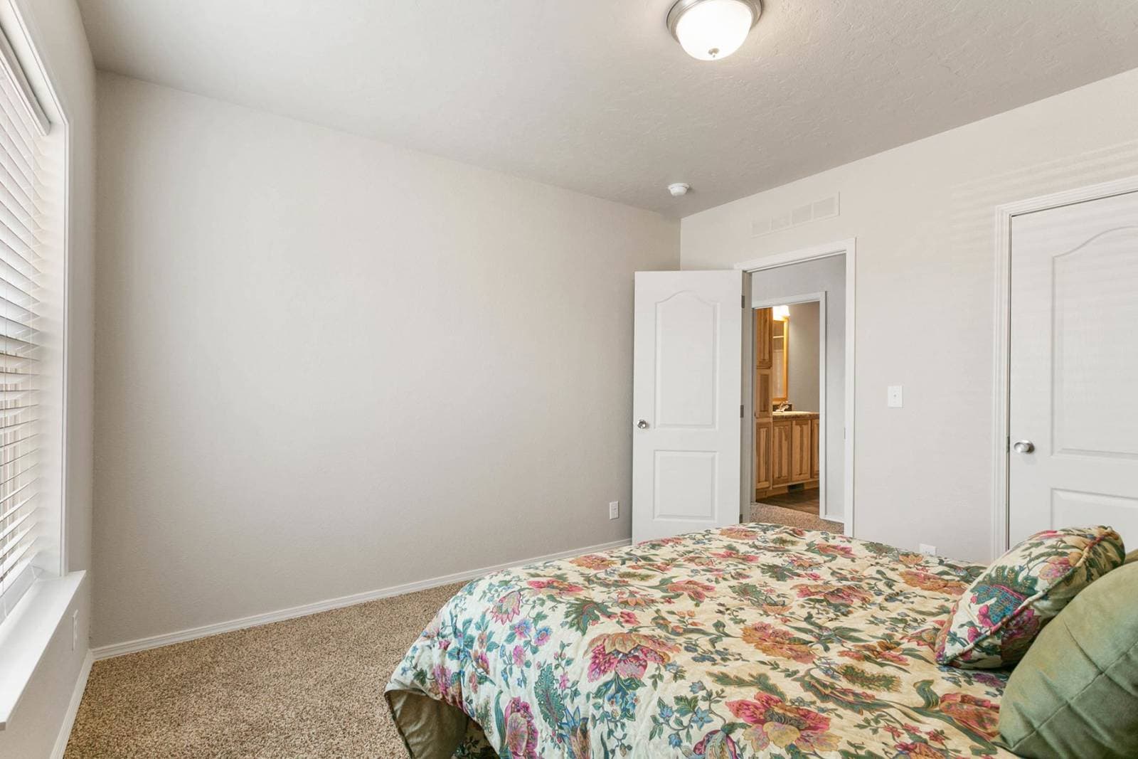 Hidden creek estates / hc6523pxl bedroom home features